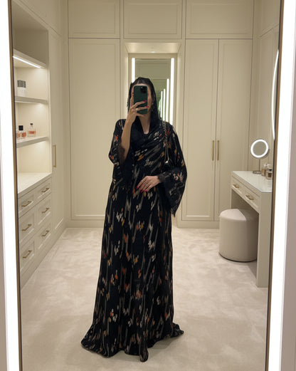 طقم عباءة وحجاب أسود بكتل لونية وحواف دانتيل — صورة المنتج 6