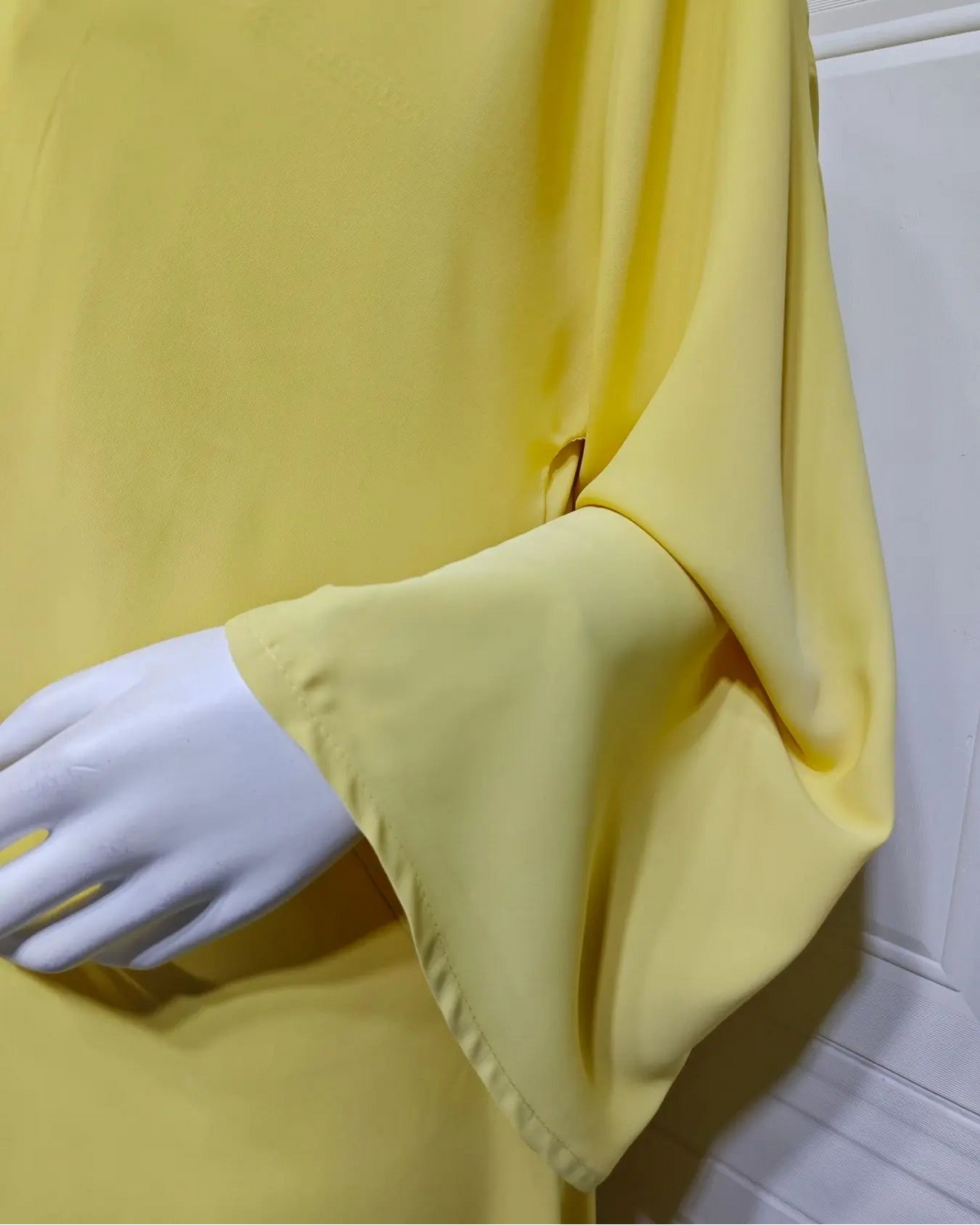 Yellow Contrast-Trim Open Abaya for Everyday Wear, product view 4